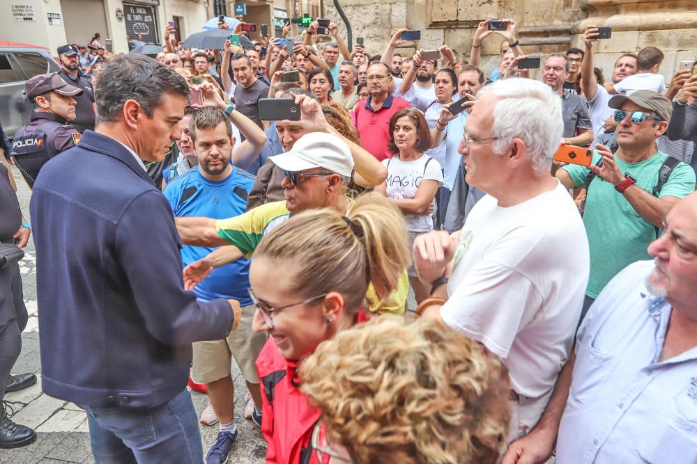 Gota fría en la Vega Baja: Pedro Sánchez, 10 minutos en Orihuela y sin hacer declaraciones.