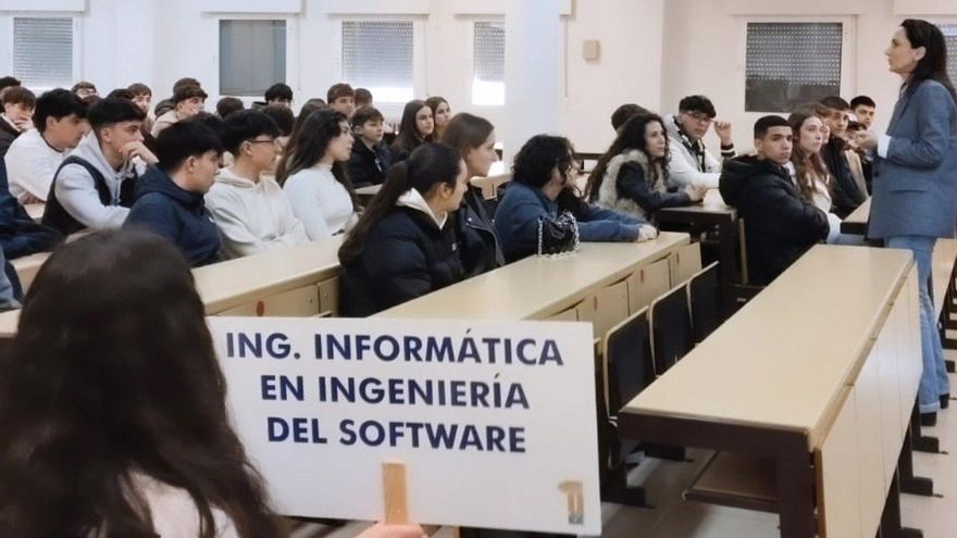 Alumnos preuniversitarios durante una de las jornadas de puertas abiertas en la Universidad de Extremadura.