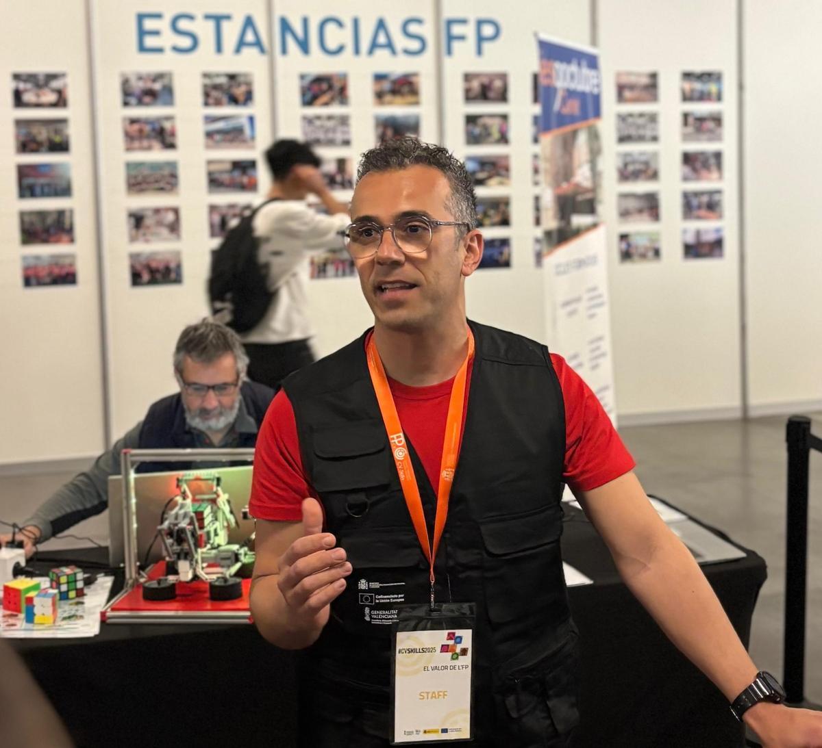 El profesor Pelechano, durante la presentación del proyecto en Fira València.