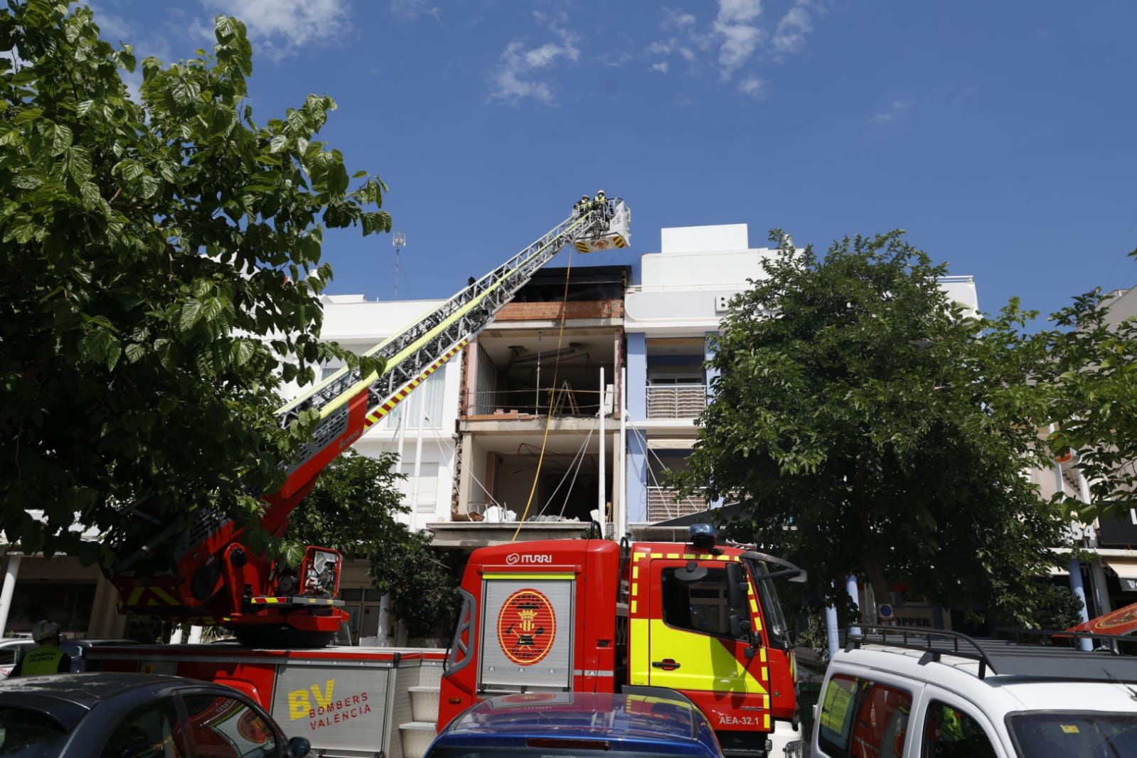 Incendio en un edificio en obras del Paseo Neptuno de València