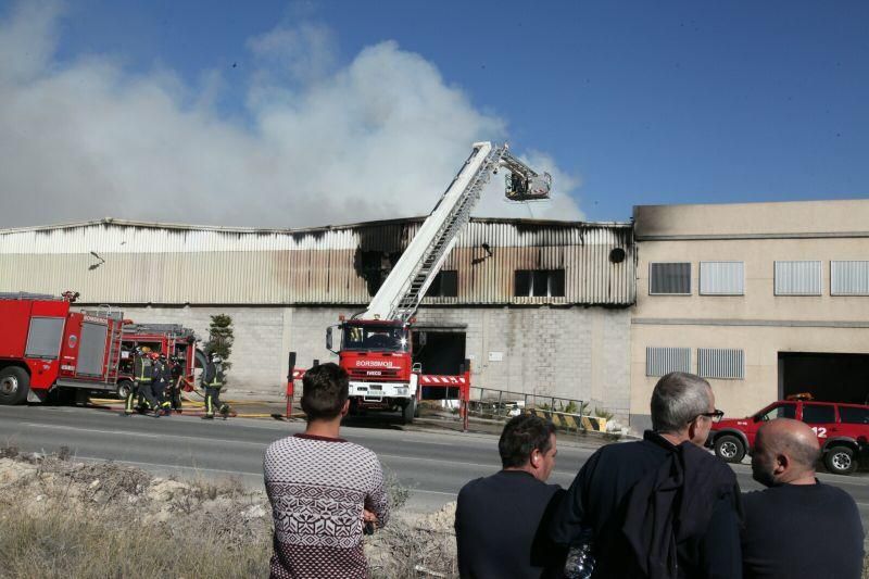 Arde una nave de curtido de pieles en Lorca