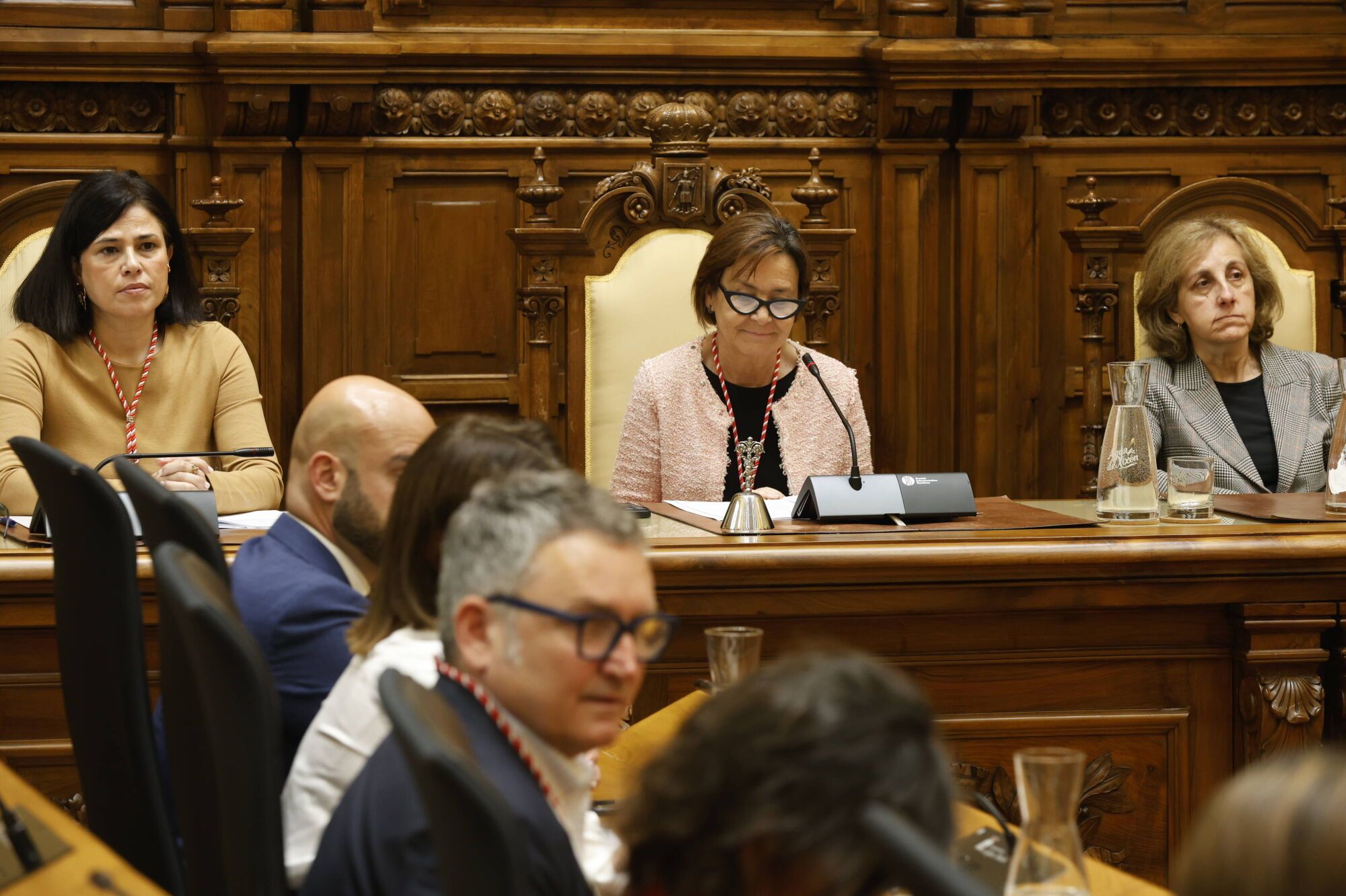 EN IMÁGENES: Gijón honra a sus vecinos ejemplares, ahora sí, tras la interrupción provocada por el apagón