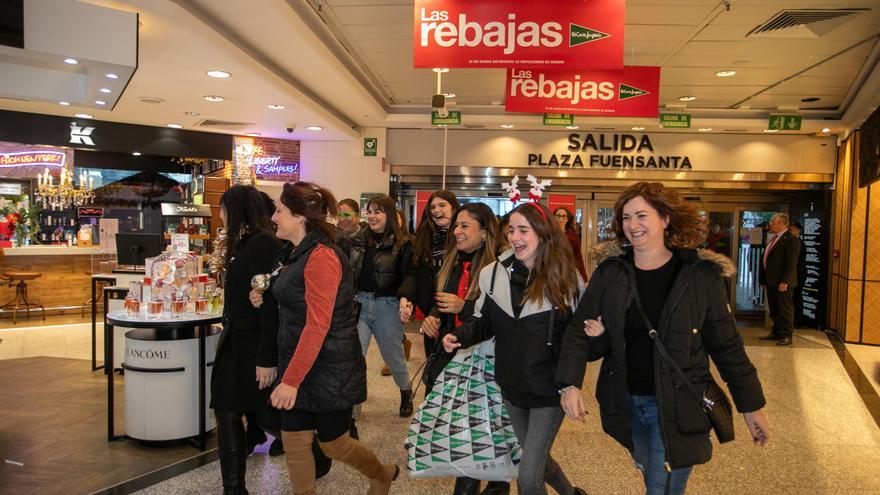 Inicio de las rebajas en El Corte Inglés de Murcia