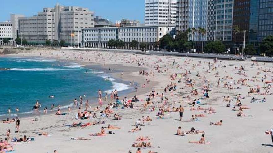 El Concello instala 14 puntos de control en las playas para informar del aforo de los arenales en tiempo real