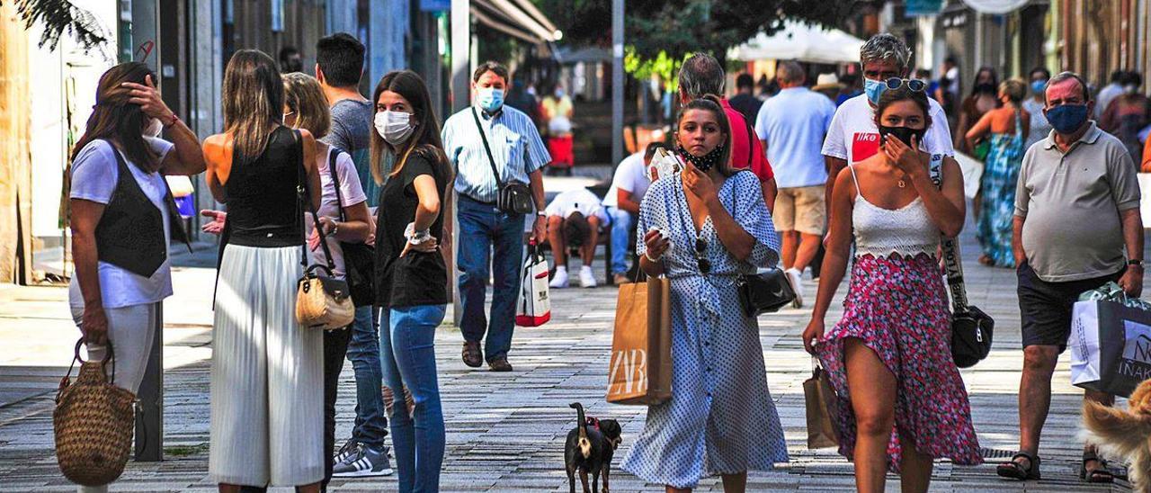 Los vilagarcianos todavía pueden adquirir sus compras con descuentos propios de la temporada de verano.