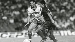 Ernesto Valverde, en una acción del Barça-Sochaux (1-2), semifinal del Gamper de 1989
