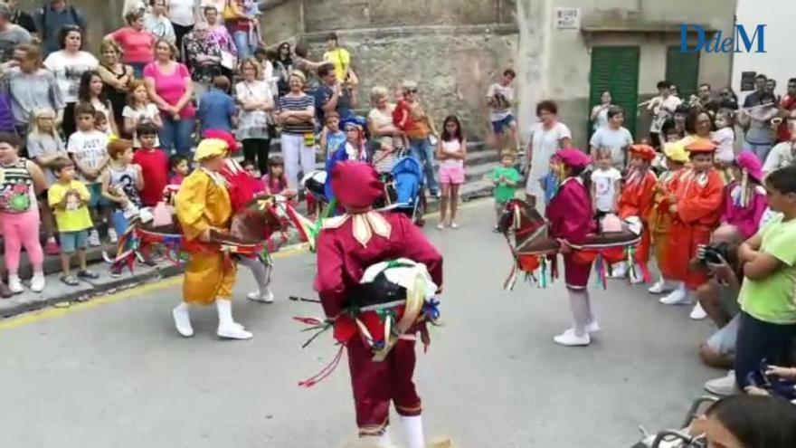 Los 'cavallets' de Artà danzan en honor a 'Sant Antoni dels albercocs'