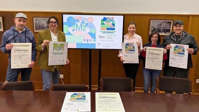 Miembros de la organización junto a la edil Lucía Seoane este martes durante la presentación.  | CEDIDA