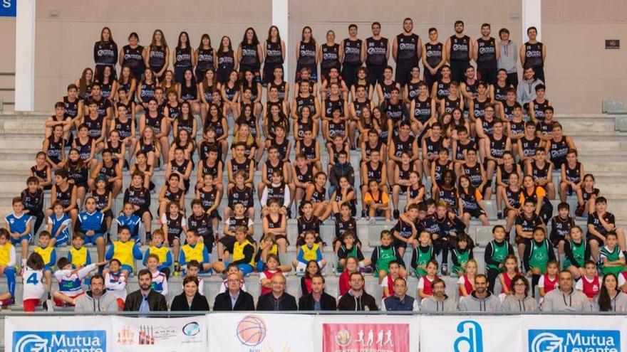 El Nou Bàsquet Alcoy reúne 200 jugadores en el acto de presentación