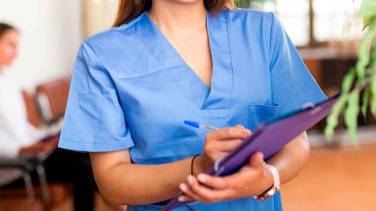 Una dependienta de 26 años consigue una pensión de incapacidad permanente tras sufrir migrañas a diario