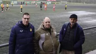 El Ayuntamiento de Gijón y los clubes Llano 2000 y Arenal acuerdan sustituir el césped de sus campos