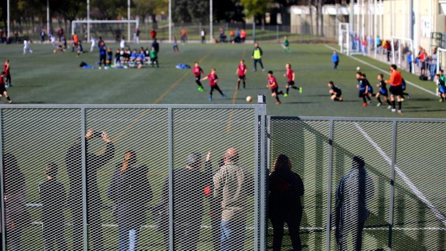 ¿Se debe castigar a los niños privándoles del deporte base si sacan malas notas?