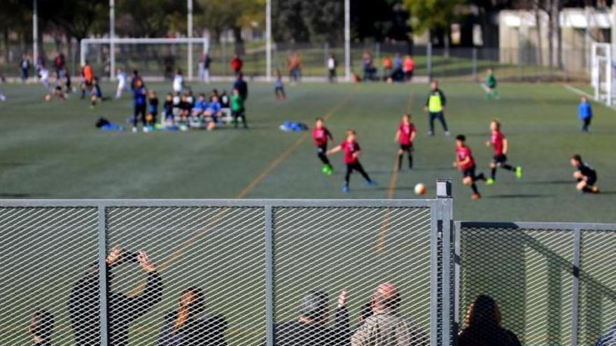 ¿Se debe castigar a los niños privándoles del deporte base si sacan malas notas?