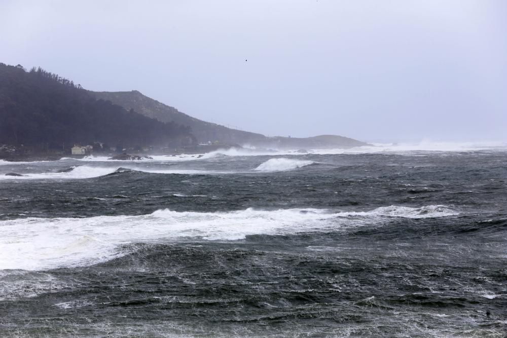 "Félix" desata la fuerza de los mares en la ría de Vigo