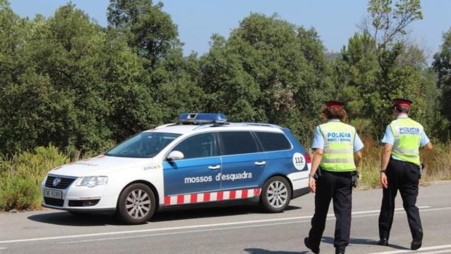 Els Mossos d&#039;Esquadra deriven els vehicles pel lateral de la C-66, foto d&#039;arxiu