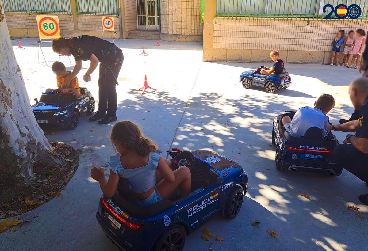 Exhibiciones de la Policía Nacional en los centros escolares
