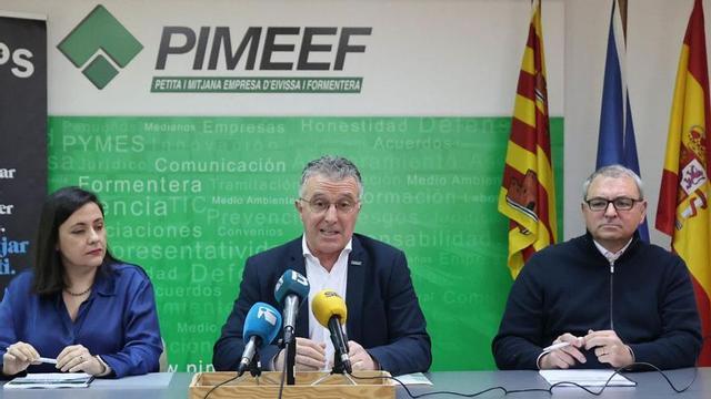 Presentación de la encuesta en la sede de Pimeef. | MARCELO SASTRE