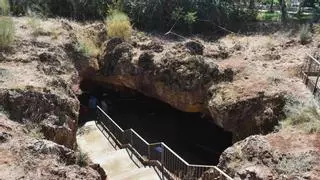 Cáceres abre al público la Cueva del Conejar, un viaje de 17.000 años bajo tierra: "El patrimonio tiene que estar al alcance de la ciudadanía"