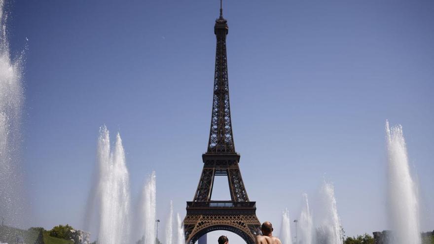 Una carta para salvar la natalidad: el plan de Francia para convencer a los jóvenes de ser padres