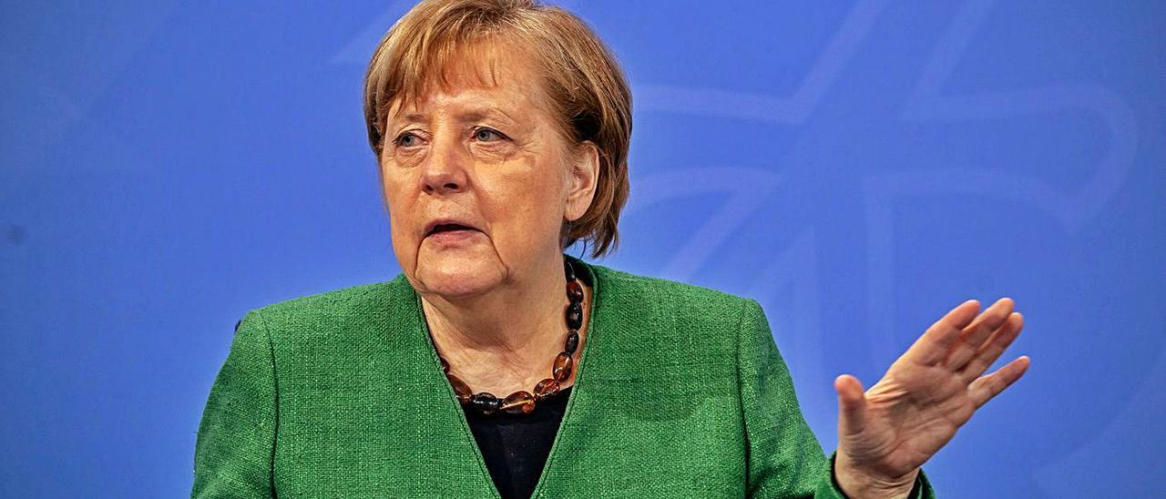 Angela Merkel, el lunes, habla tras la conferencia con los líderes estatales.