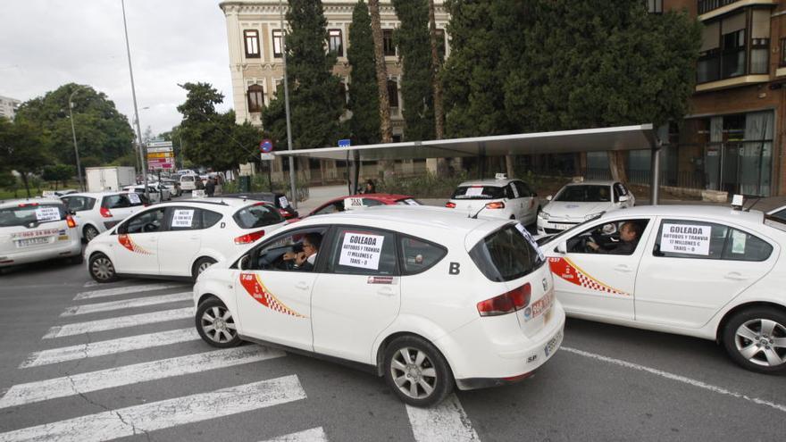 Protesta de taxistas en las calles de Murcia durante el pasado mes de noviembre.