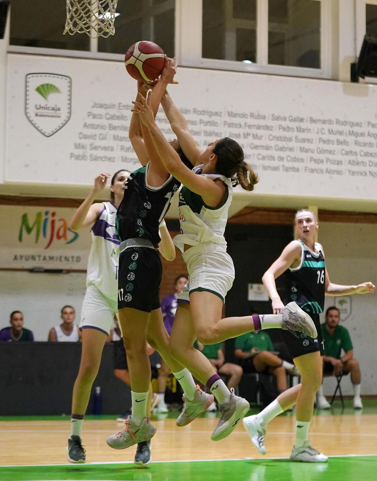 Imagen del partido Unicaja Mijas-CAB Estepona de la Copa Andalucía.