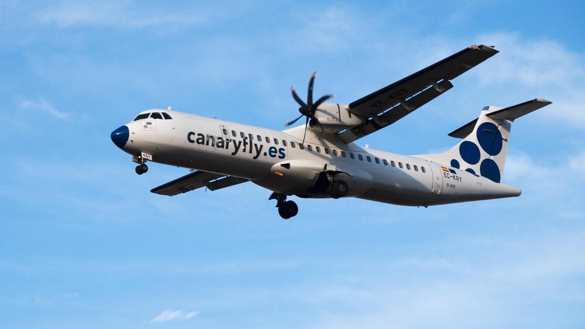 Un avión de Canaryfly durante un vuelo.