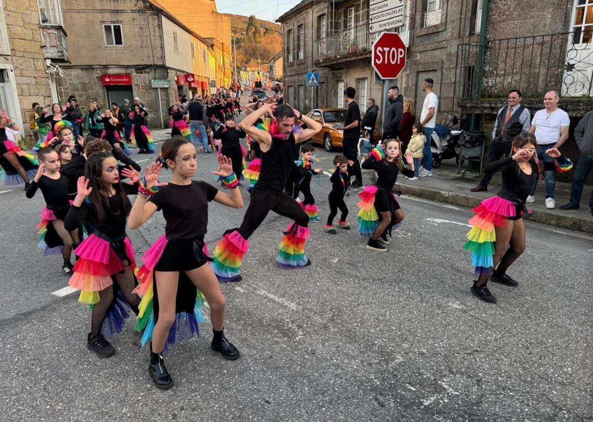 Récord de participación en el Entroido de A Lama, con más de un millar de personas | FDV