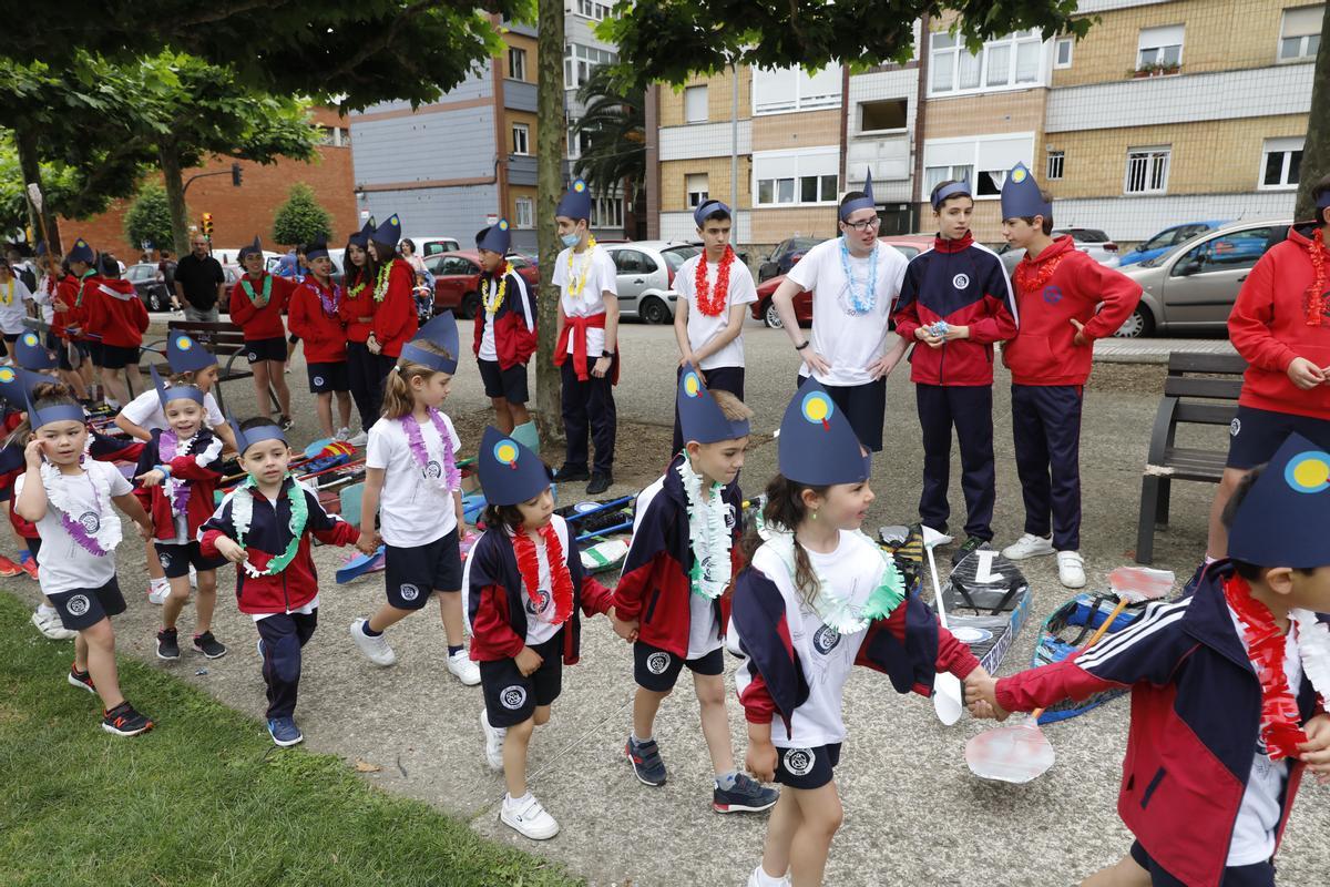 EN IMÁGENES: Así fue la recreación del Descenso del Sella con los alumnos de infantil del colegio San Miguel en Gijón