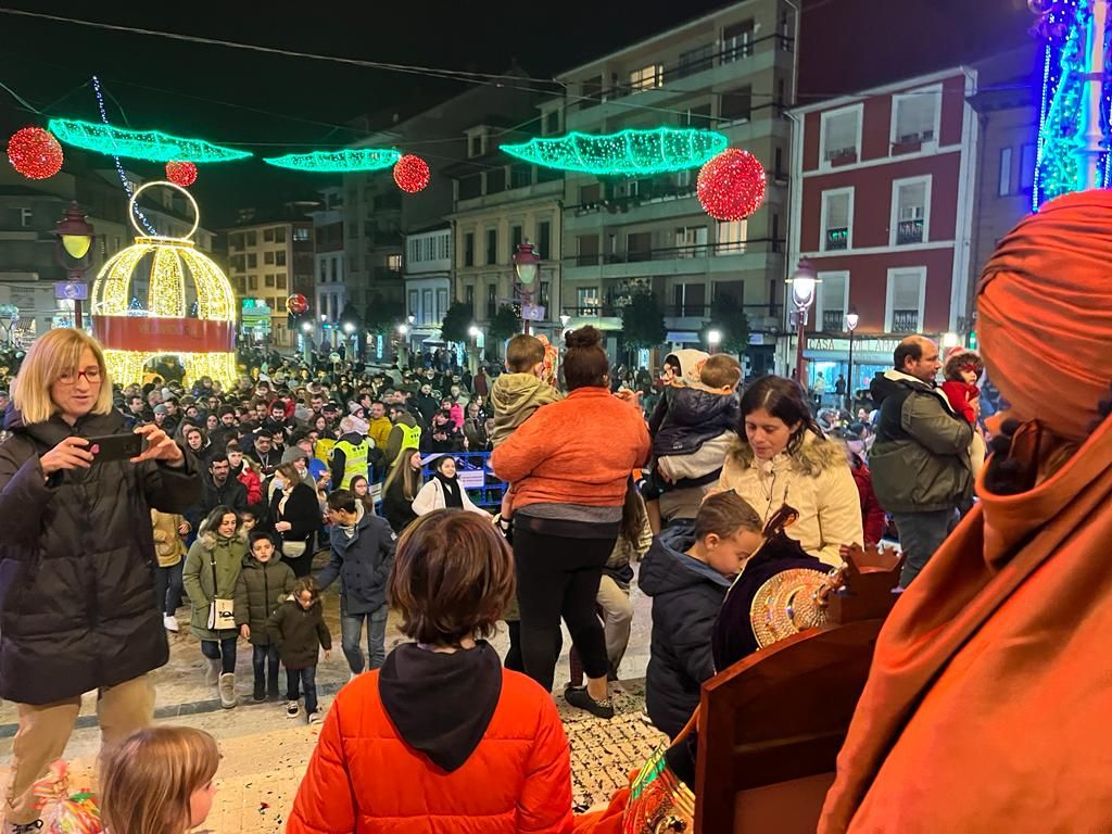La multitudinaria cabalgata de Reyes de Villaviciosa