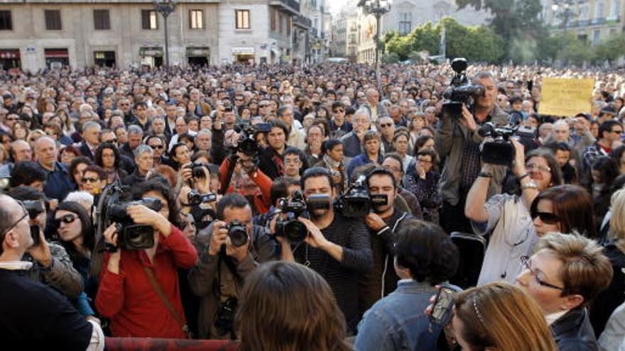 Imagen de la concentración en la Plaza de la Virgen de Valencia.