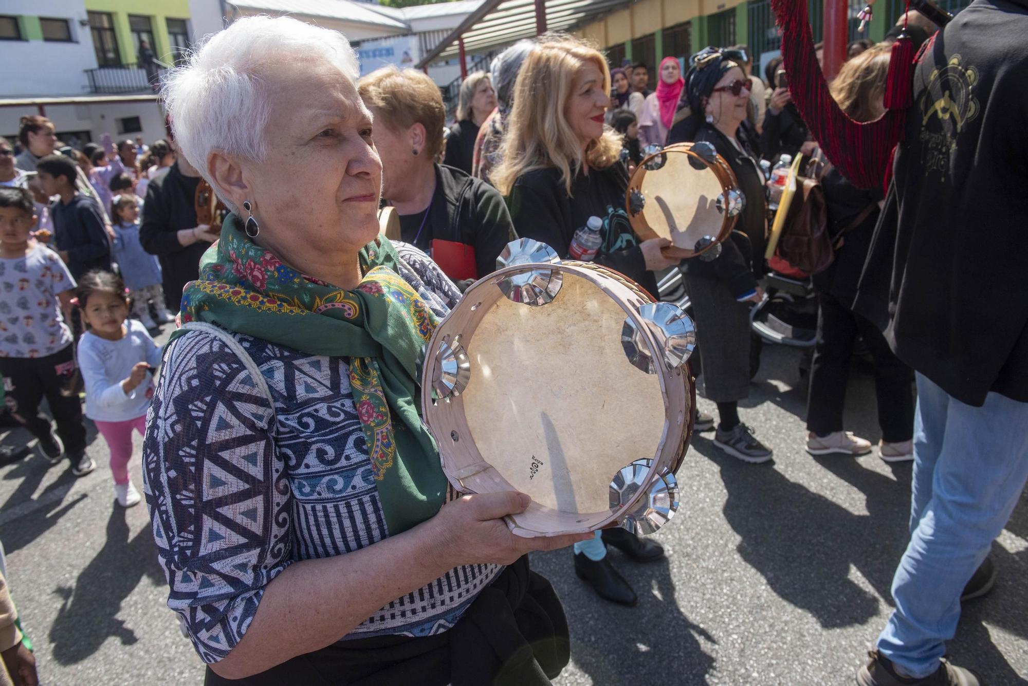 Baile, pandeireta e alegría no Raquel Camacho
