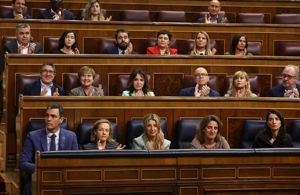 El presidente del Gobierno, Pedro Sánchez; la vicepresidenta primera y ministra de Asuntos Económicos y Transformación Digital, Nadia Calviño; la vicepresidenta segunda y ministra de Trabajo y Economía Social, Yolanda Díaz.