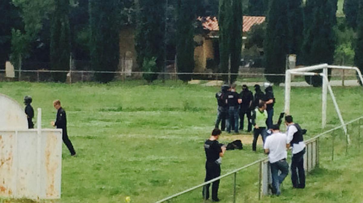 Un hombre dispara contra los Mossos en una inspección de un cultivo de marihuana.