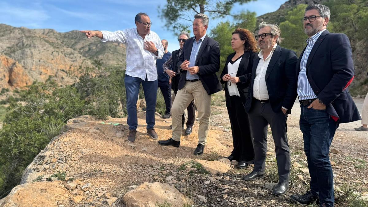 El conseller Vicente Martínez Mus en su visita a Gestalgar.