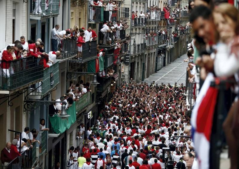 Fotogalería del quinto encierro de San Fermín