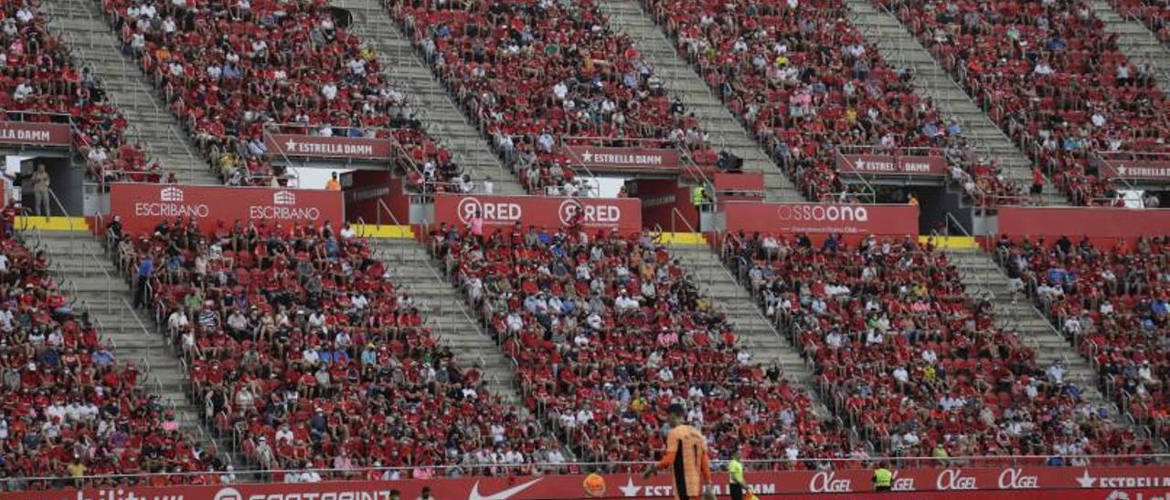 Aspecto de la Tribuna Sol durante el partido ante Osasuna. | G.BOSCH