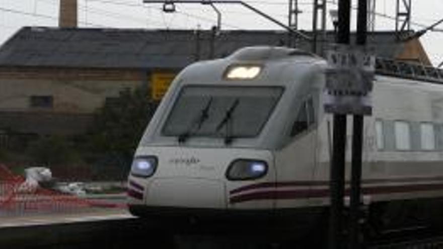 Más de mil pasajeros atrapados en estaciones de Renfe en Castelló