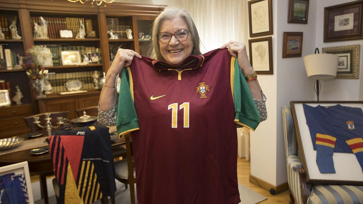 Gloria, con la camiseta de Bento en Portugal.