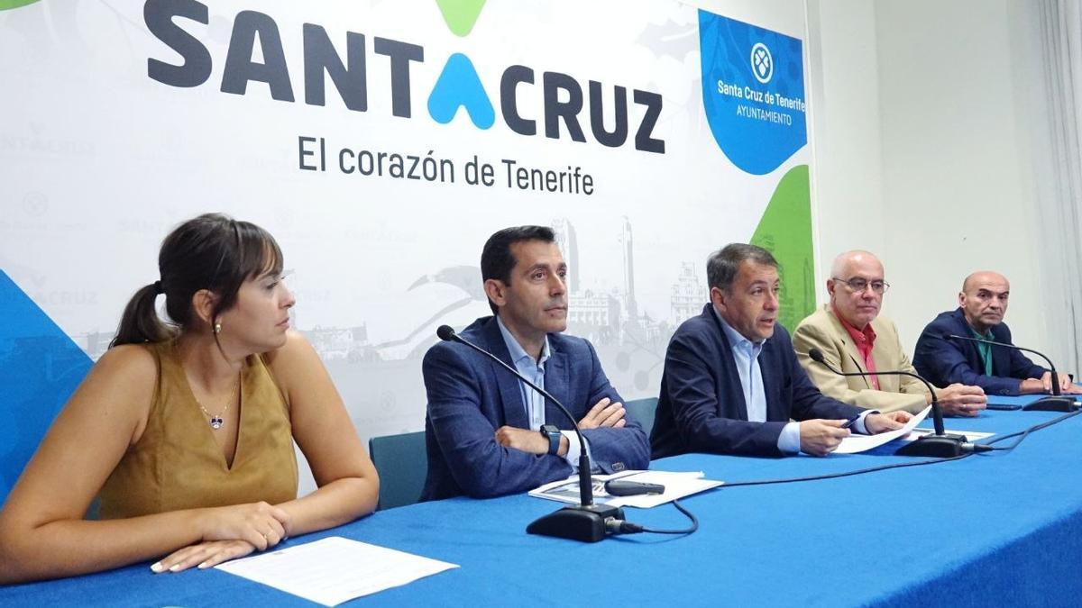 Rosario González, Juan José Martínez, José Manuel Bermúdez, Óscar Izquierdo e Isidro Martín, durante la rueda de prensa celebrada ayer en la capital.