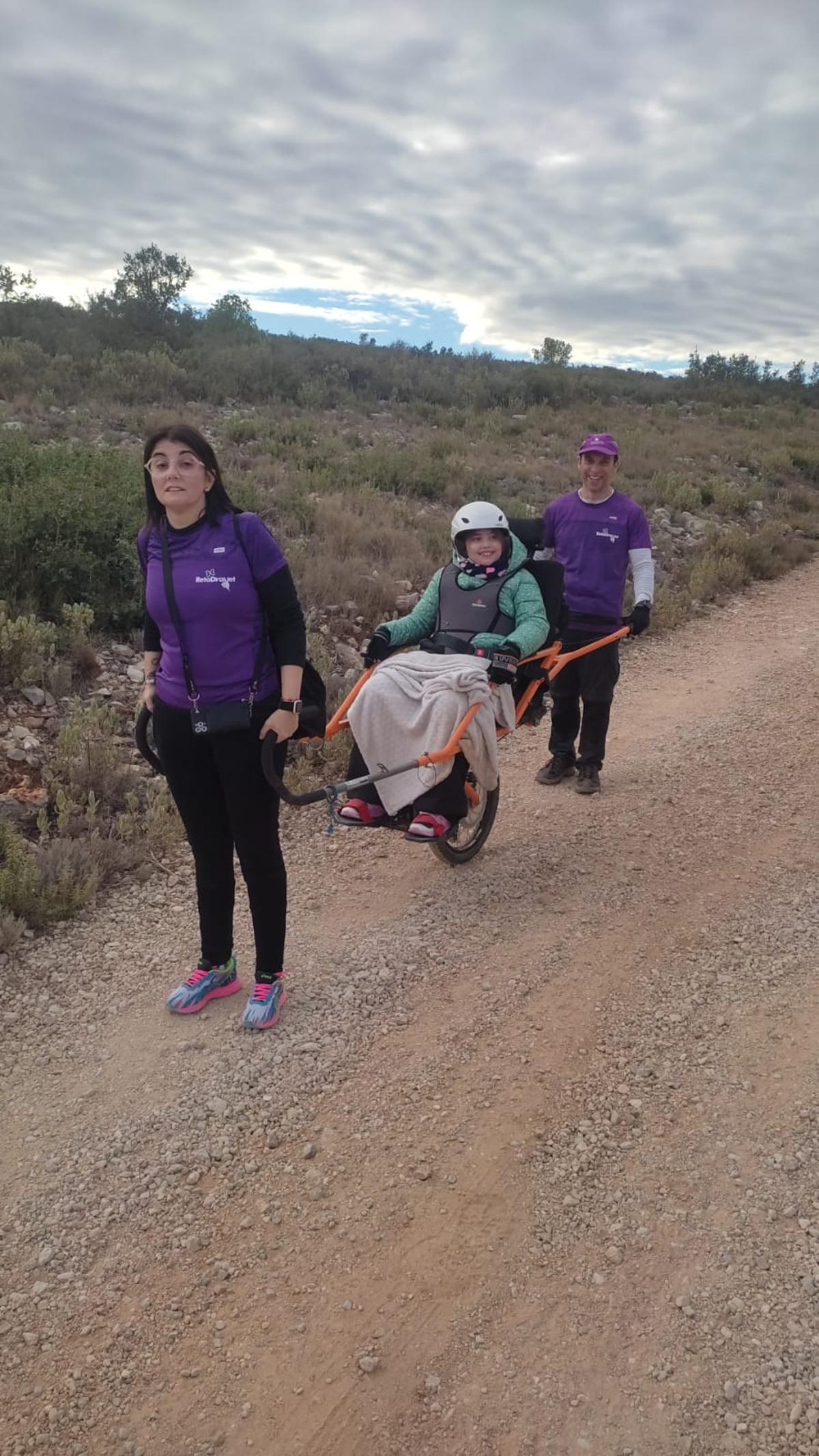 Emma Peris y su familia participaron en otra carrera organizada hace tiempo en Enguera.