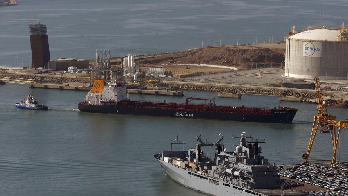 Barcelona activa l’operació barcos: un vaixell d’aigua proveiria tot l’Hospitalet durant un dia