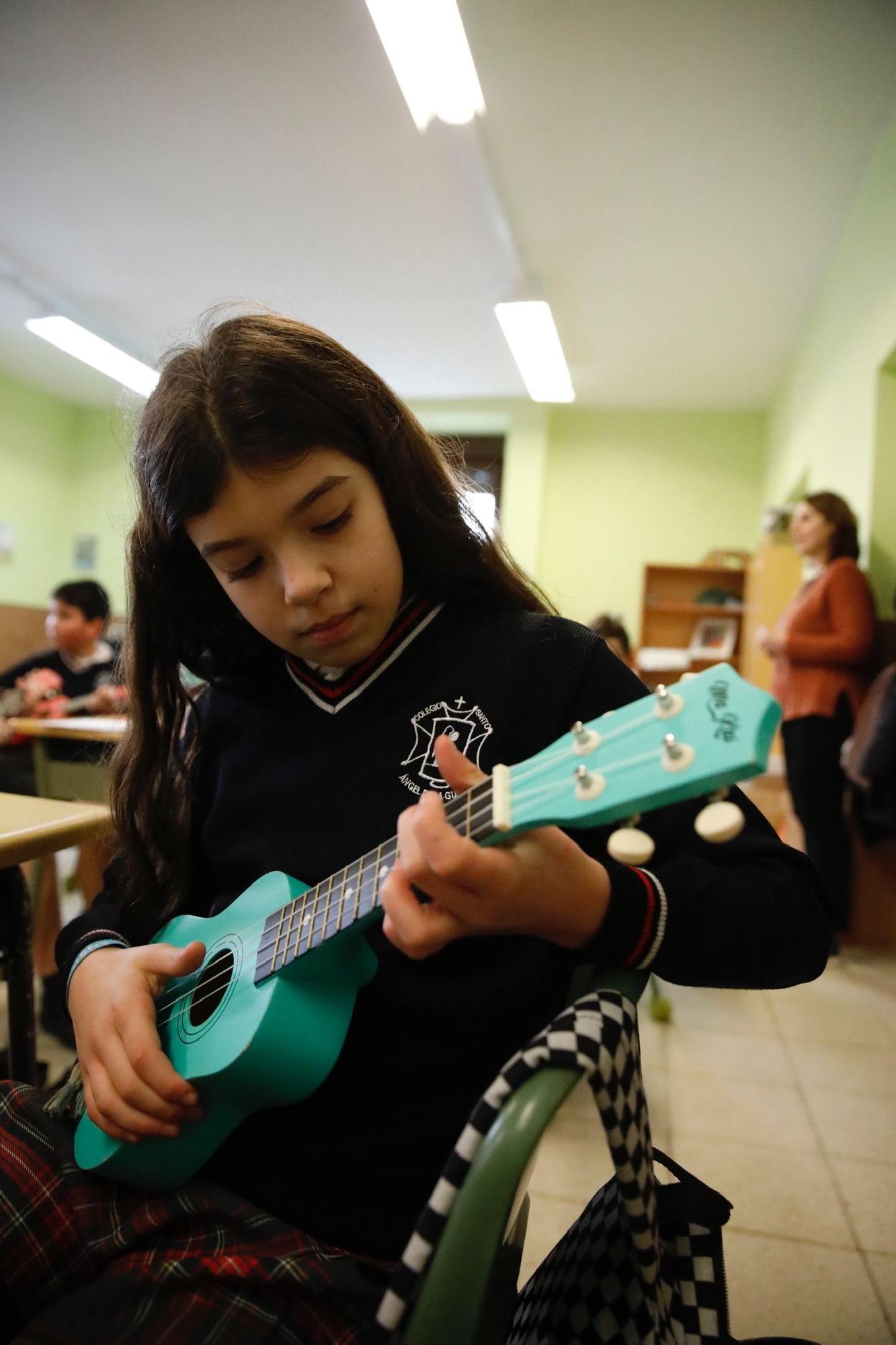 El Santo Ángel sustituye la flauta por el ukelele