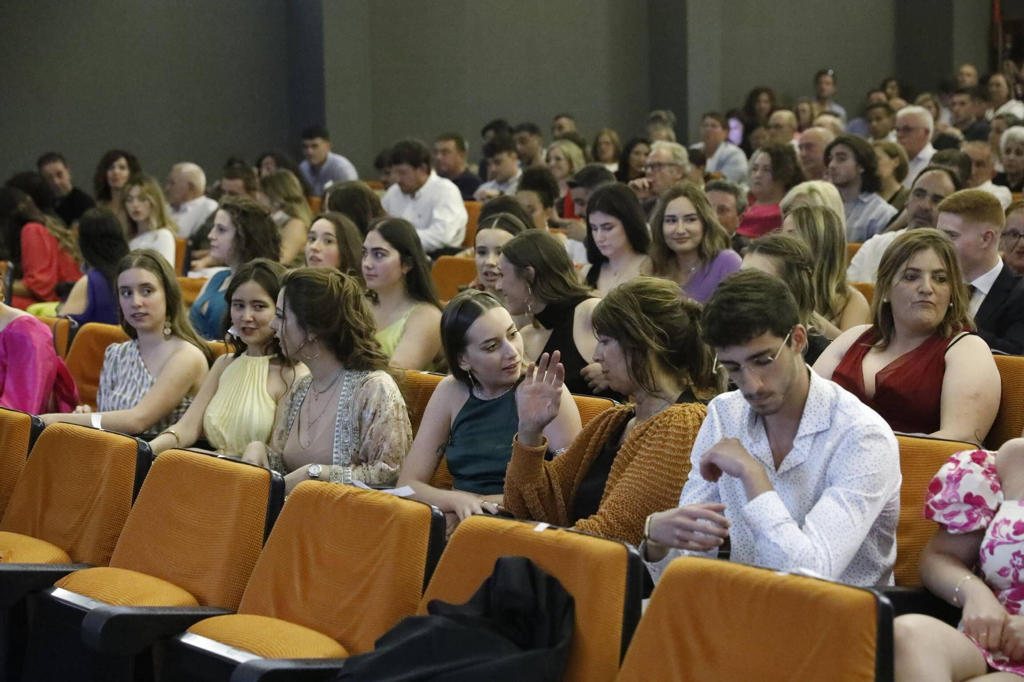 La graduación de la Facultad de Enfermería de Gijón, en imágenes