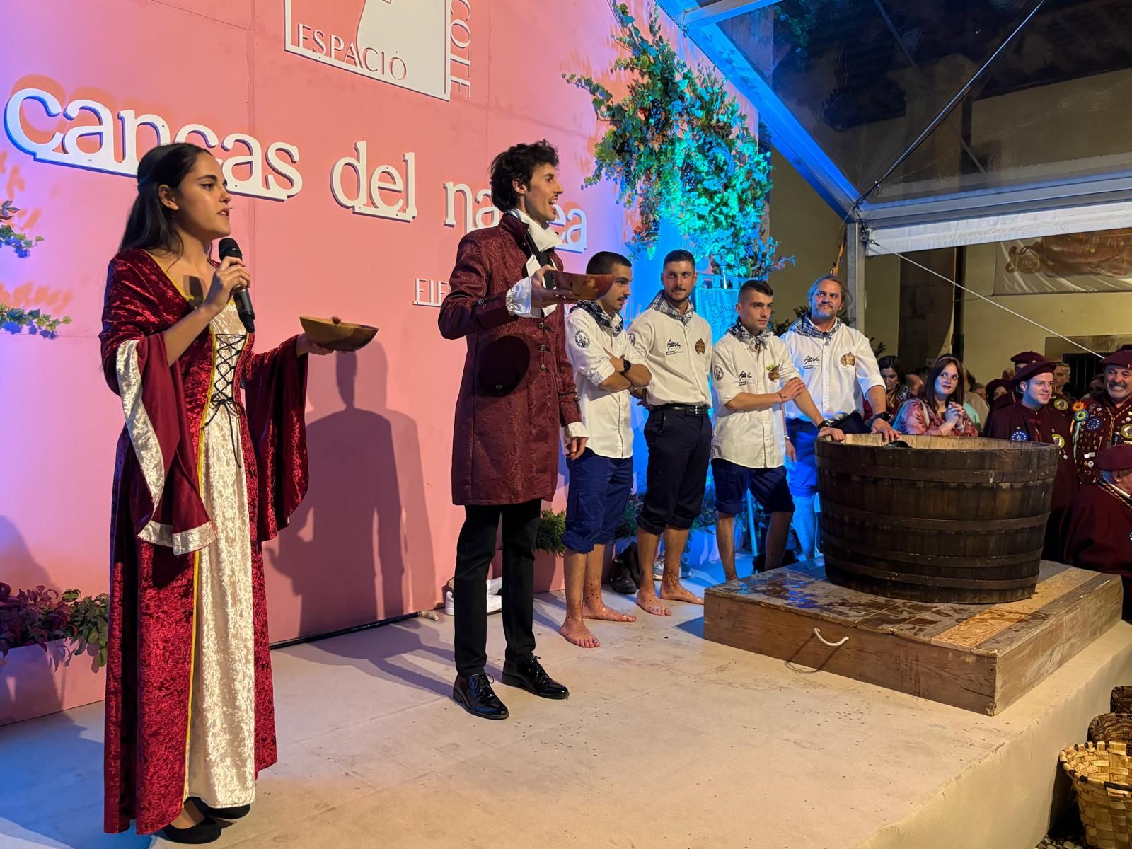 Así se vivió la recreación histórica de la pisada de la uva en la Fiesta de la Vendimia