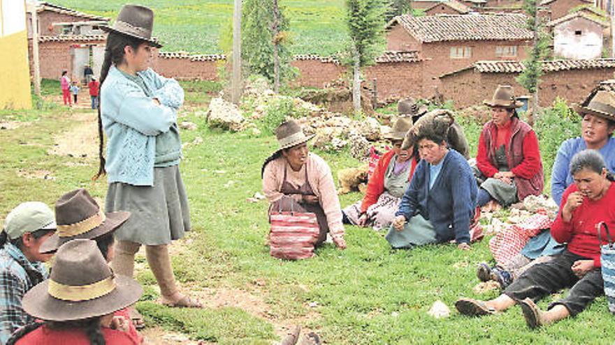 Un grupo de agricultores en la región de Cusco, en Perú.