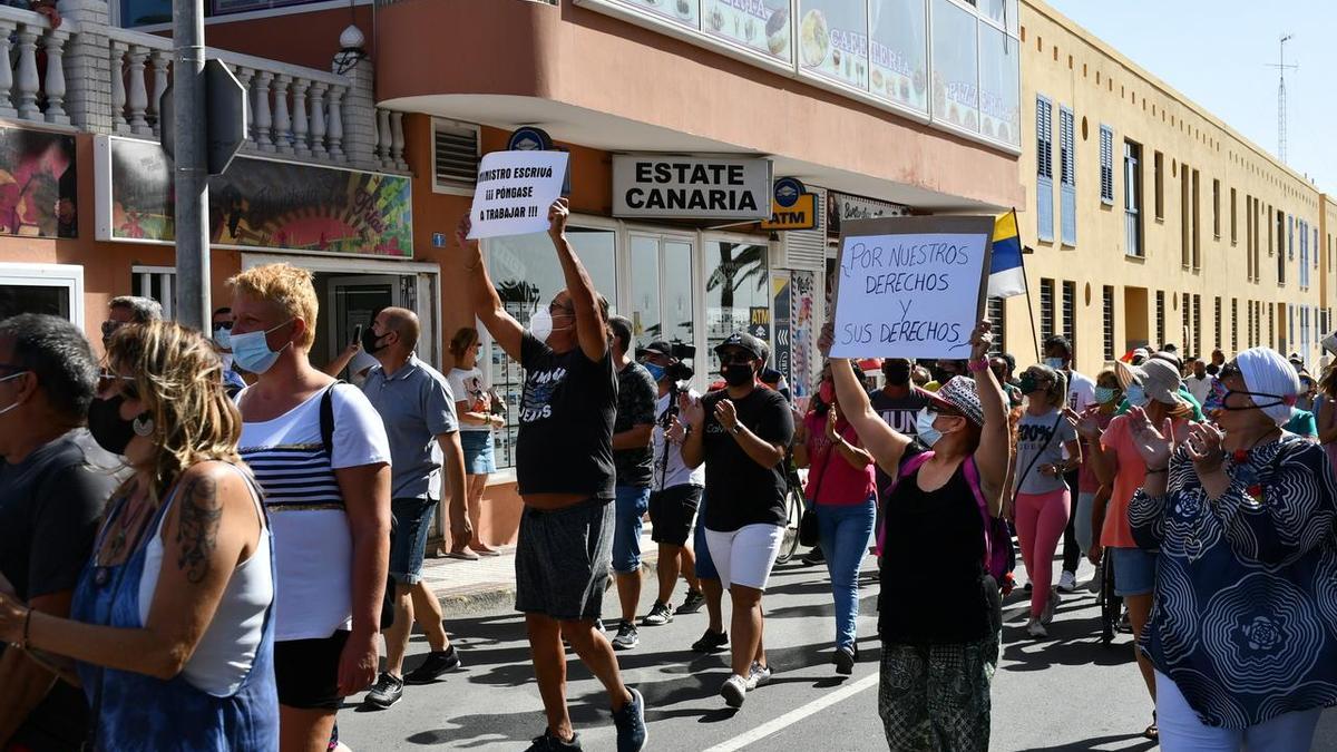 Manifestantes en las calles de Arguineguín este sábado