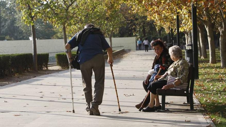 Más de 400 dependientes en Aragón ya tienen teleasistencia