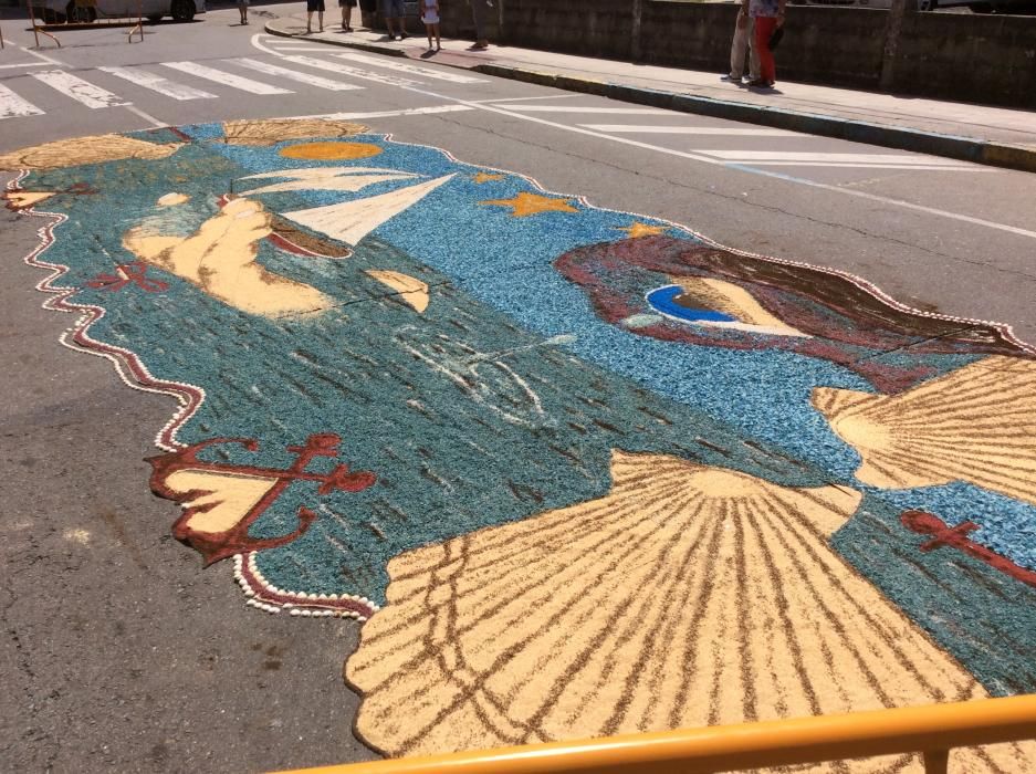 Cuando aún quedan varias horas para la procesión del Corpus las calles de Bueu ofrecen ya su mejor aspecto