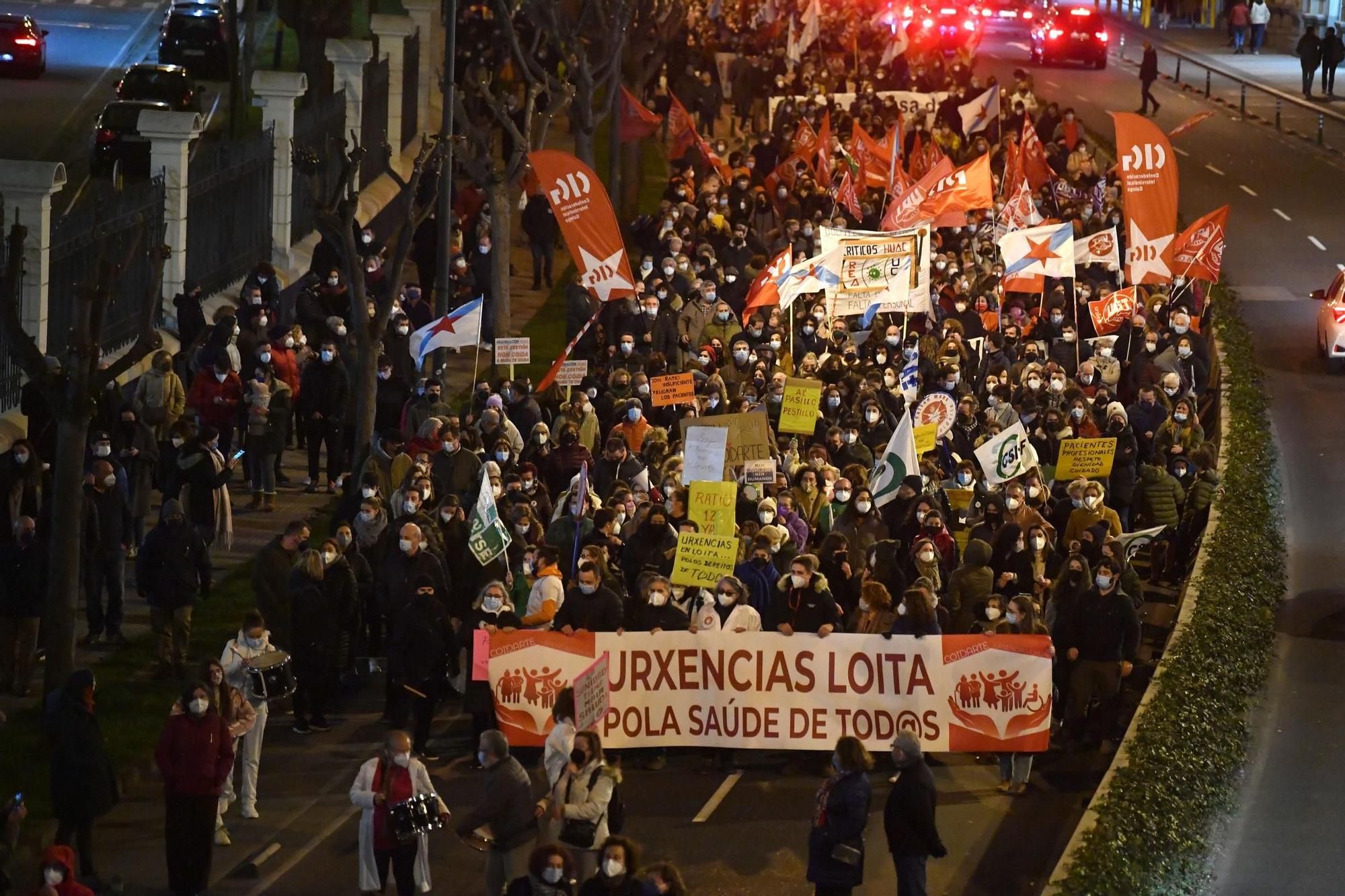 Manifestación de trabajadores del Hospital de A Coruña: "Sen persoal non hai sanidade"